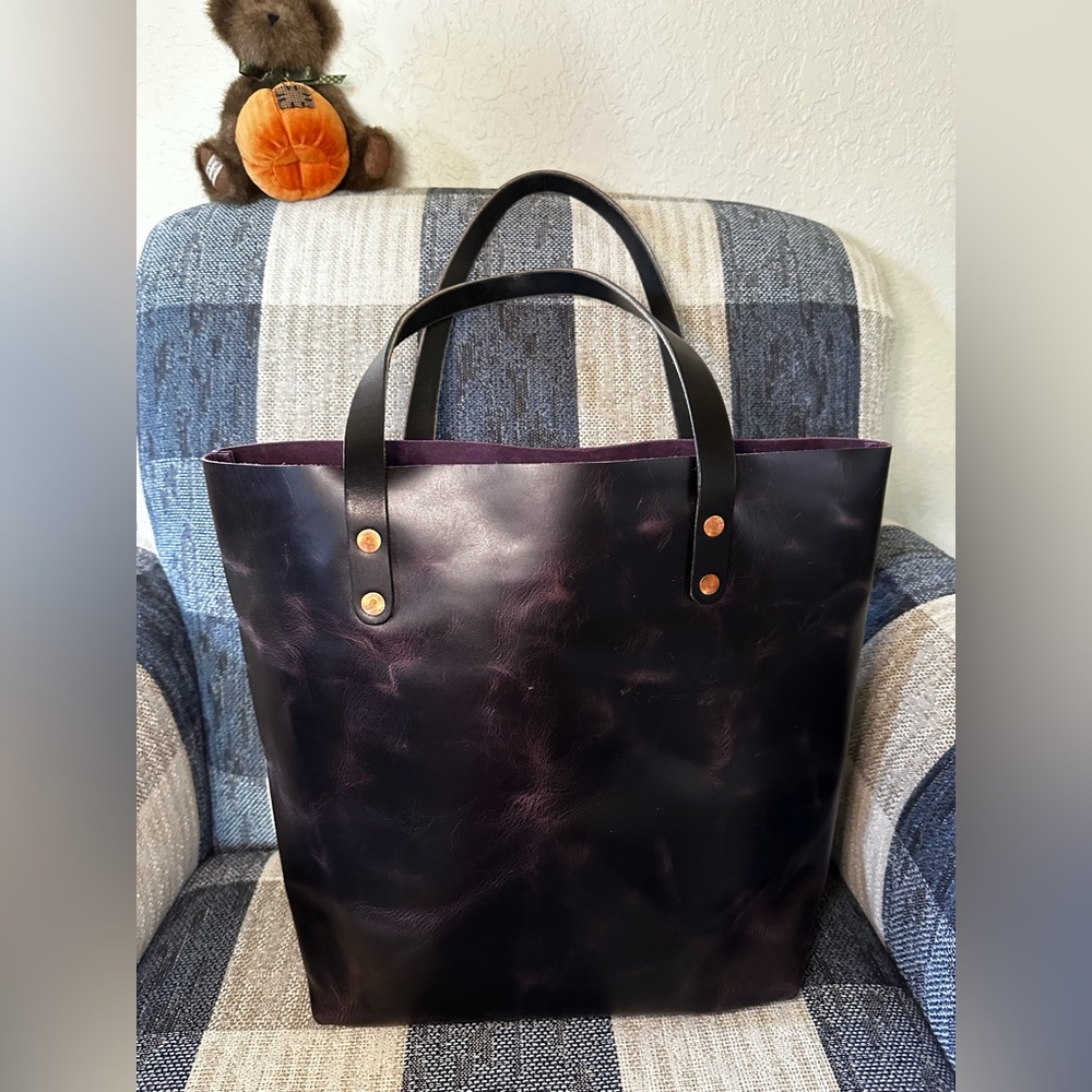 KMM & Co glossy purple tote